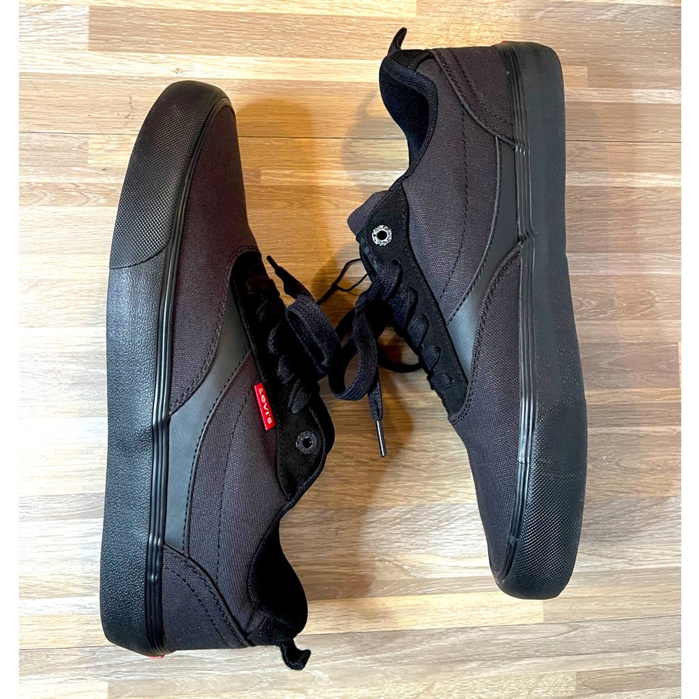 Black Levi’s canvas sneakers mens size 10.5